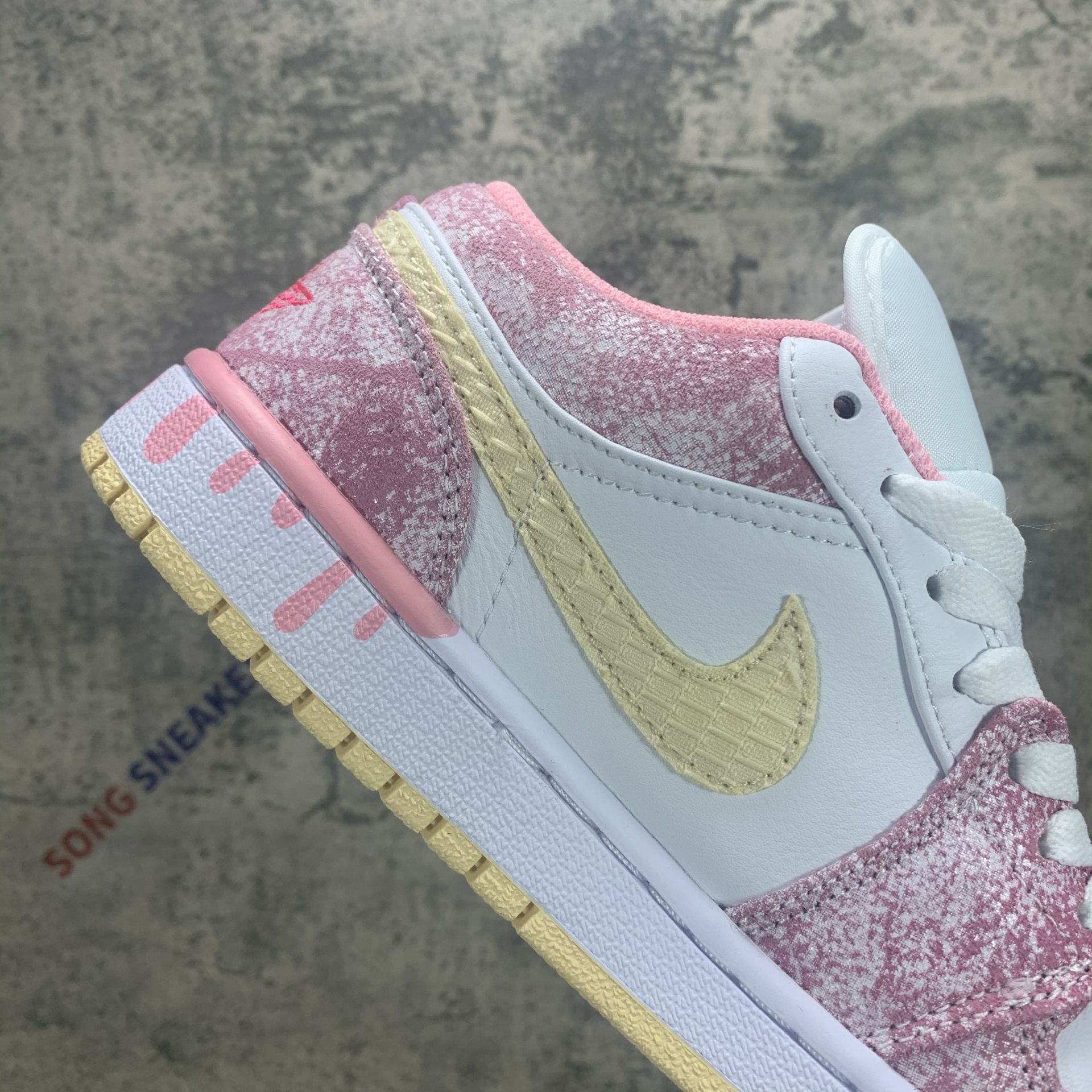 Air Jordan 1 Low SE GS Paint Drip CW7104-601