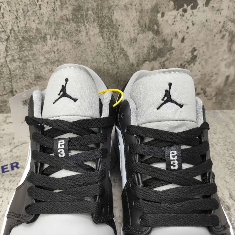 Air Jordan 1 Low Smoke Grey 553558-039