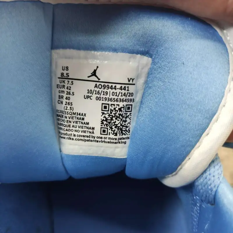 Air Jordan 1 Low UNC (W) AO9944-441