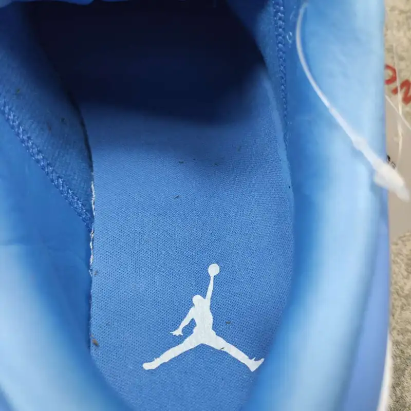 Air Jordan 1 Low UNC (W) AO9944-441
