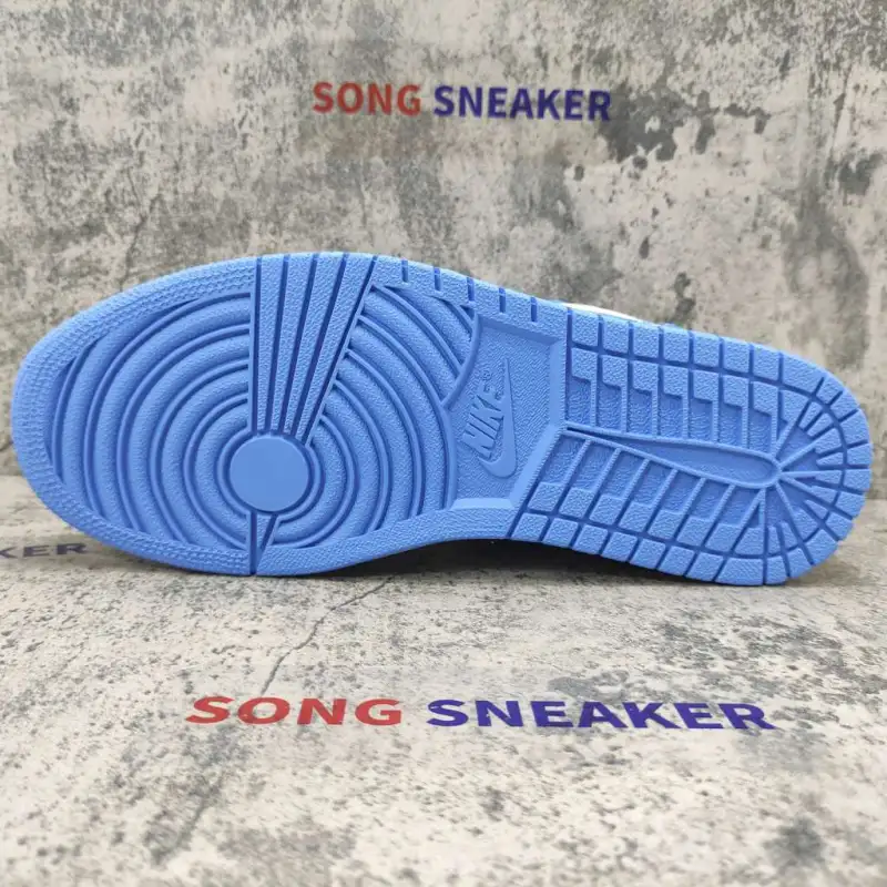 Air Jordan 1 Low UNC (W) AO9944-441
