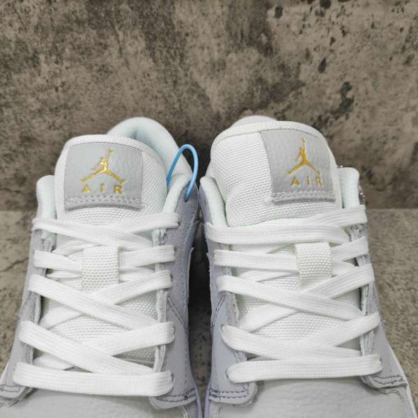 Air Jordan 1 Low White Cool Grey Wolf Grey 553558-106
