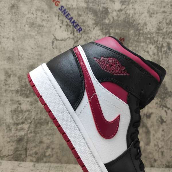 Air Jordan 1 Mid Bred Toe 554724-066