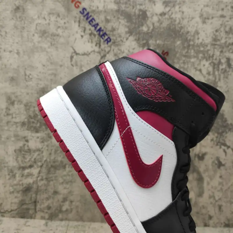 Air Jordan 1 Mid Bred Toe 554724-066