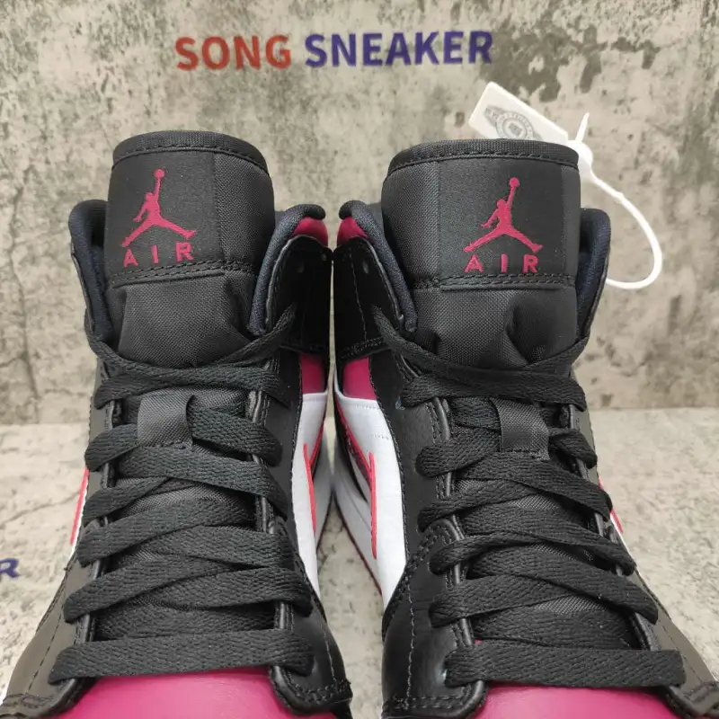 Air Jordan 1 Mid Bred Toe 554724-066