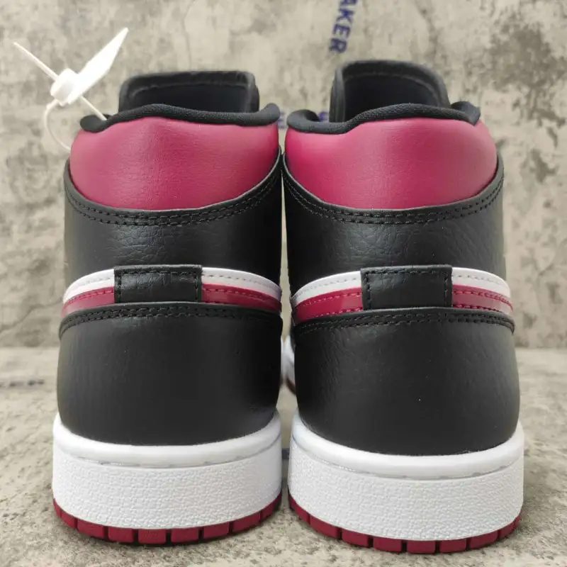 Air Jordan 1 Mid Bred Toe 554724-066