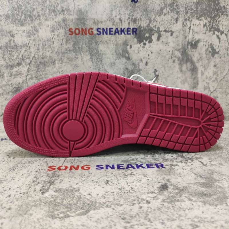 Air Jordan 1 Mid Bred Toe 554724-066