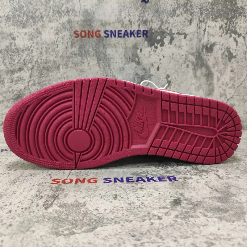 Air Jordan 1 Mid Bred Toe 554724-066
