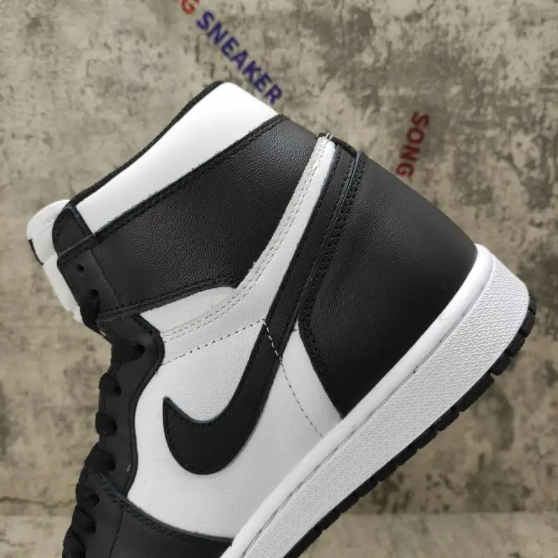 Air Jordan 1 Retro Black White (2014) 555088-010