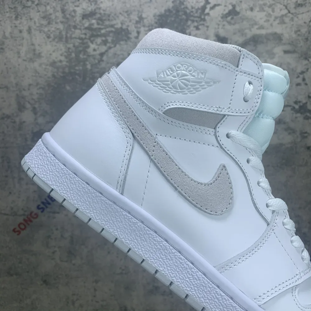 Air Jordan 1 Retro High 85 Neutral Grey BQ4422-100