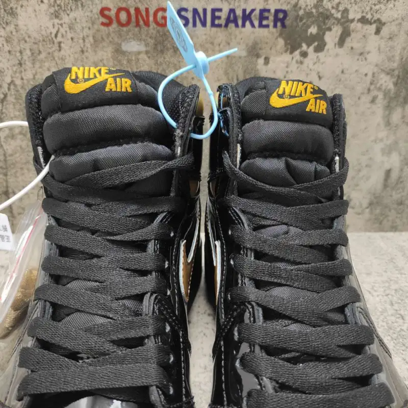 Air Jordan 1 Retro High Black Metallic Gold (2020) 555088-032