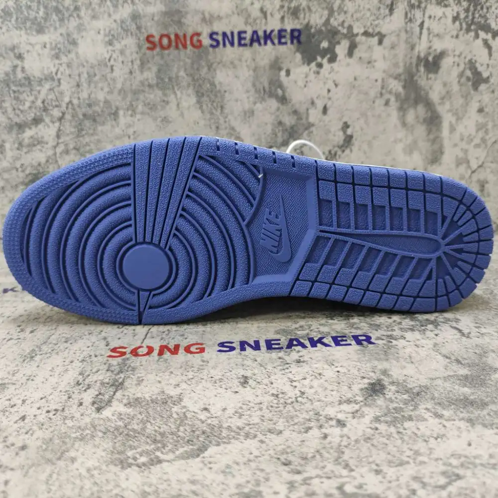 Air Jordan 1 Retro High Blue Moon 555088-115