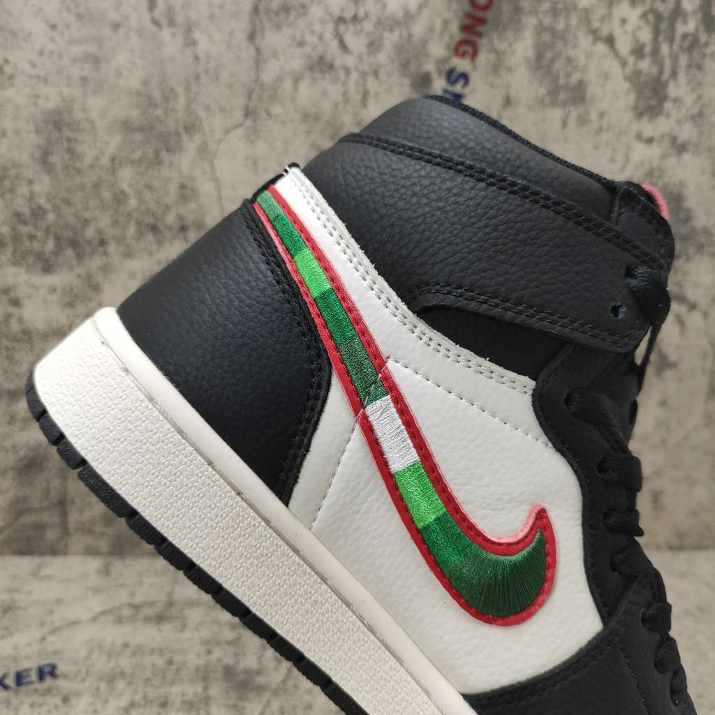 Air Jordan 1 Retro High Sports Illustrated (A Star Is Born) 555088-015