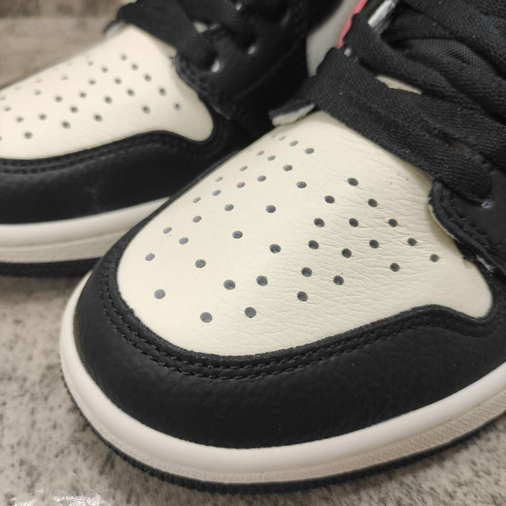 Air Jordan 1 Retro High Sports Illustrated (A Star Is Born) 555088-015