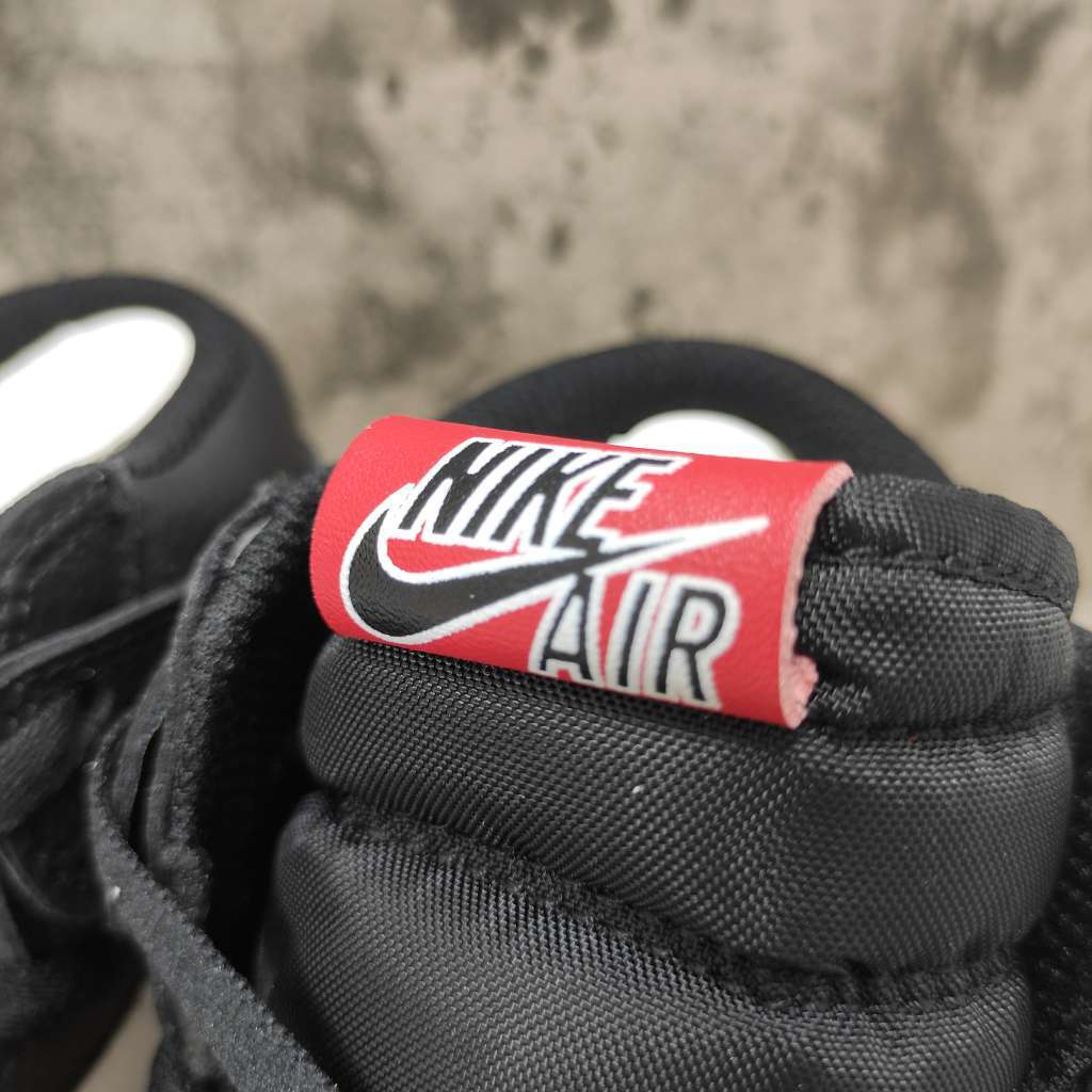 Air Jordan 1 Retro High Sports Illustrated (A Star Is Born) 555088-015