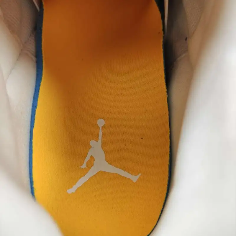 Air Jordan 3 Retro Laser Orange (W) CK9246-108