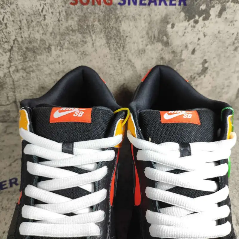 Nike Dunk SB Low Raygun 304292-803