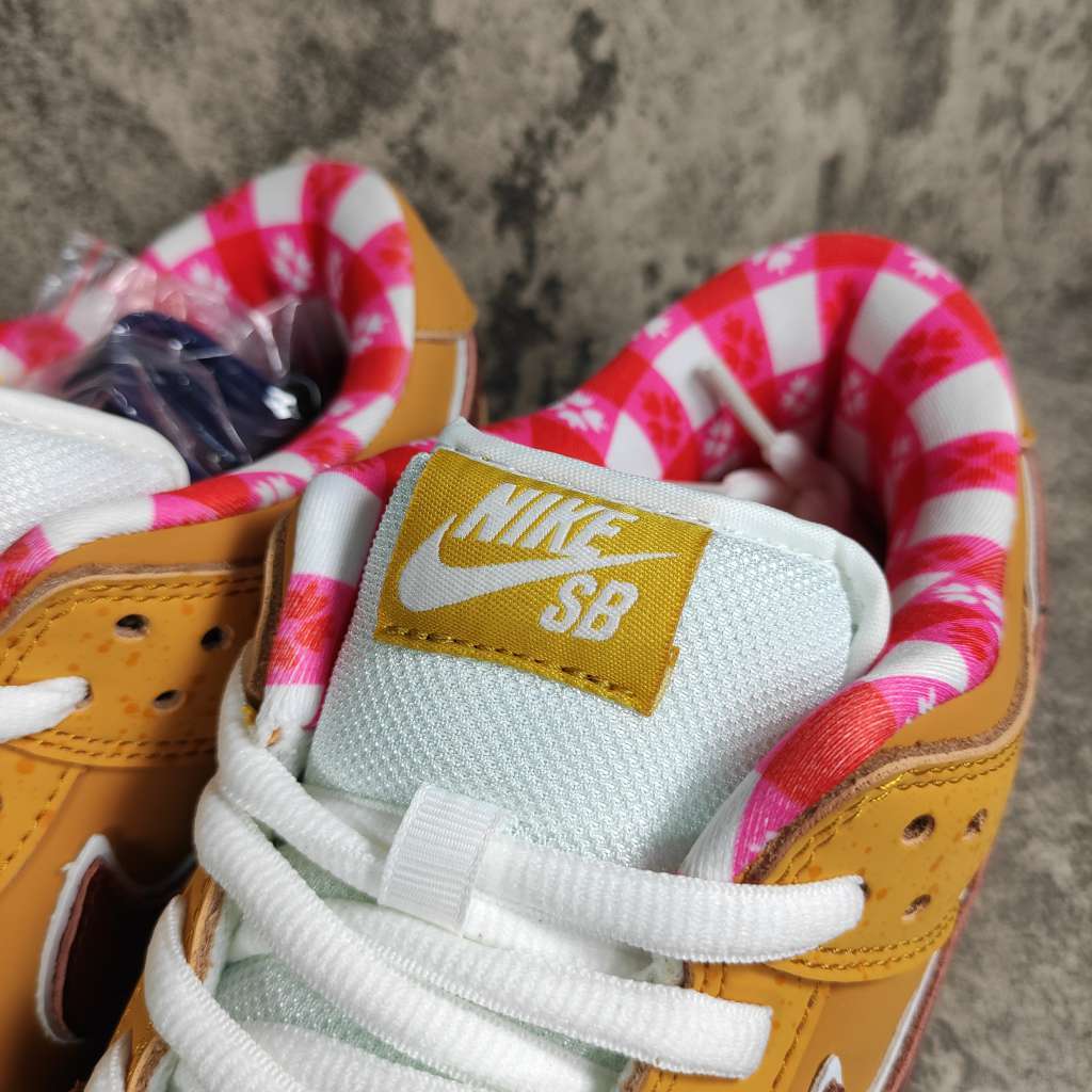 Nike Dunk SB Low Yellow Lobster 313170 137566
