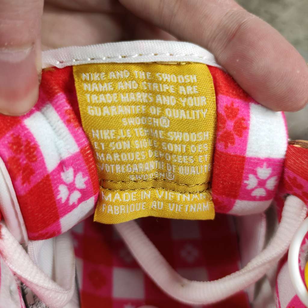 Nike Dunk SB Low Yellow Lobster 313170 137566