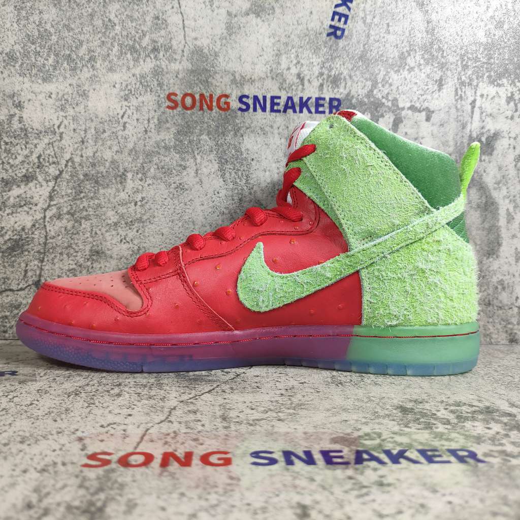 Nike SB Dunk High Strawberry Cough CW7093-600