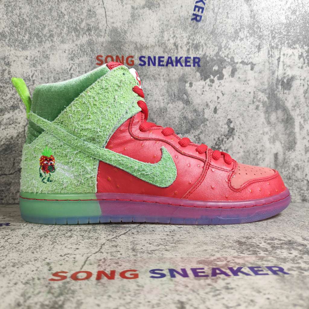 Nike SB Dunk High Strawberry Cough CW7093-600