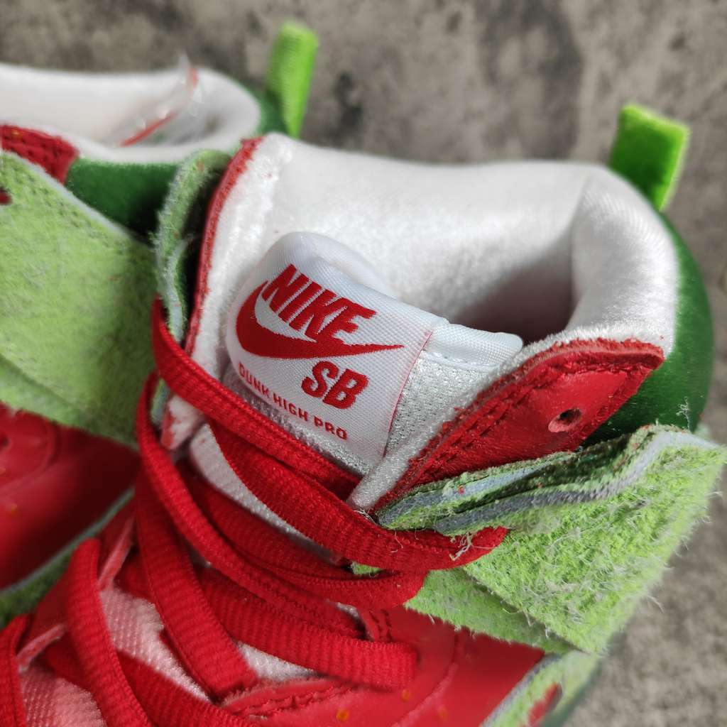 Nike SB Dunk High Strawberry Cough CW7093-600