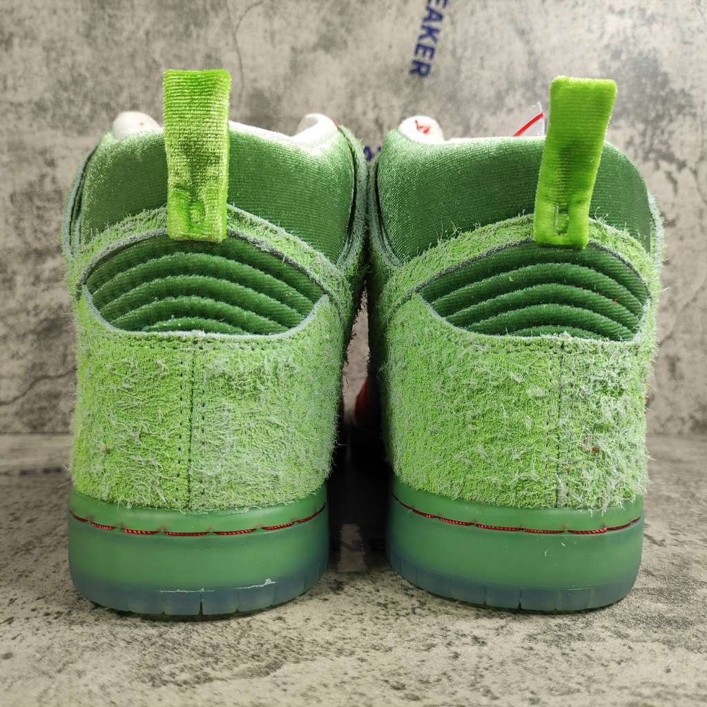 Nike SB Dunk High Strawberry Cough CW7093-600