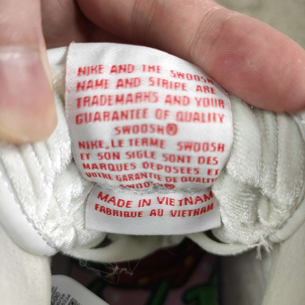 Nike SB Dunk High Strawberry Cough CW7093-600