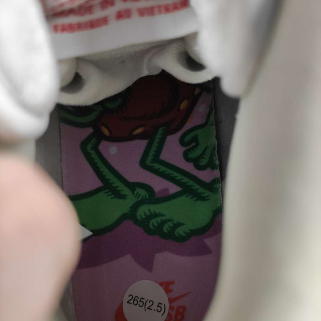 Nike SB Dunk High Strawberry Cough CW7093-600