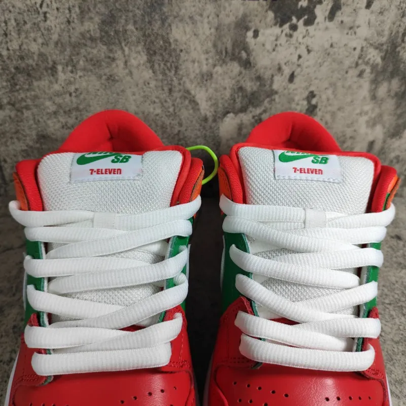 Nike SB Dunk Low 7 Eleven CZ5130-600