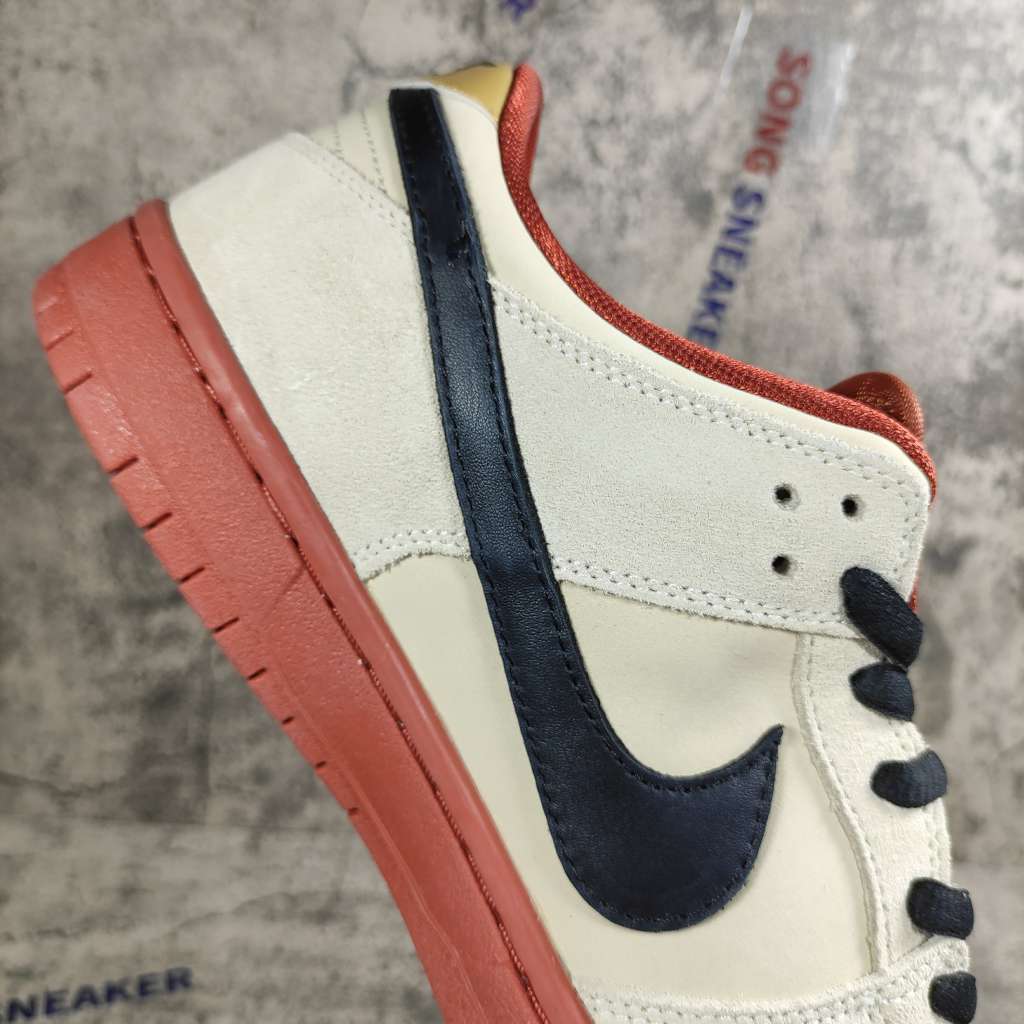 Nike SB Dunk Low Pro Hennessy BQ6817-100