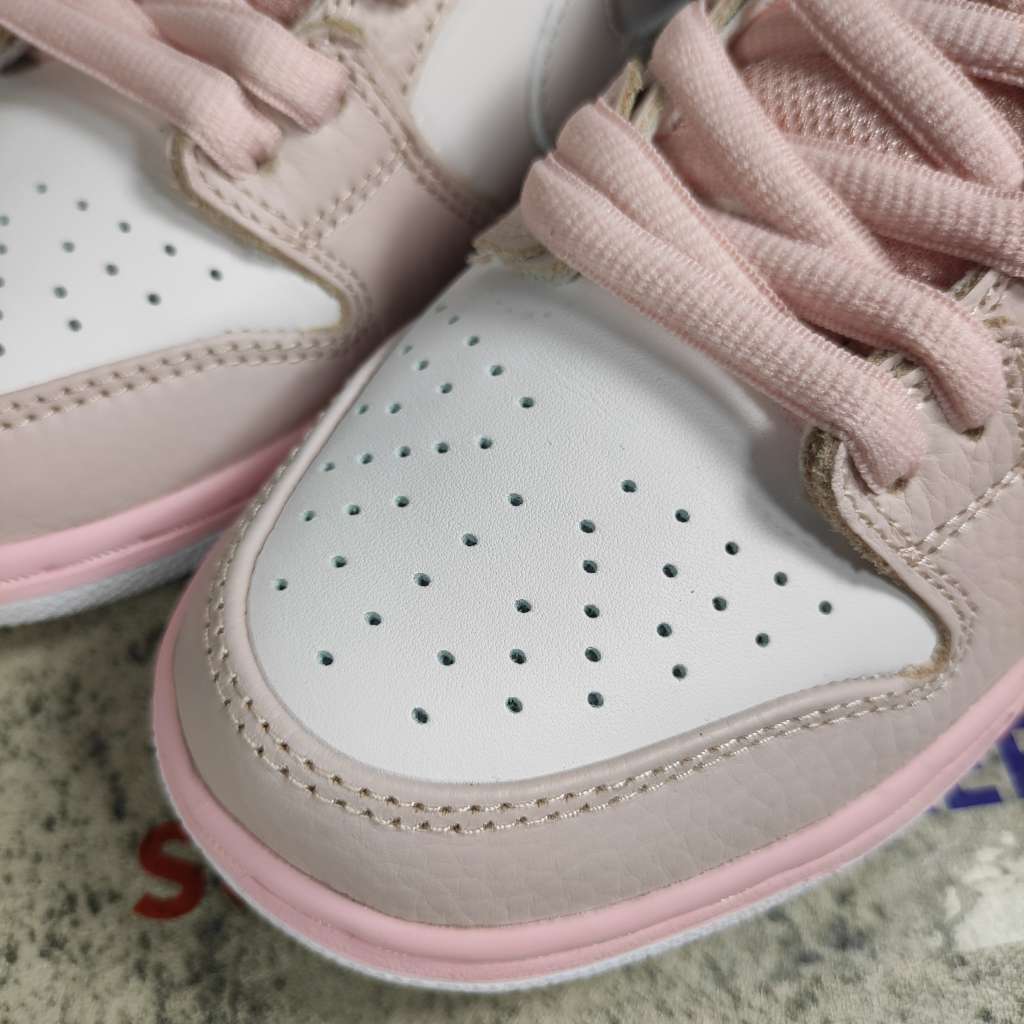 Nike SB Dunk Low PRO OG QS "Pink Pigeon" BV1310-012