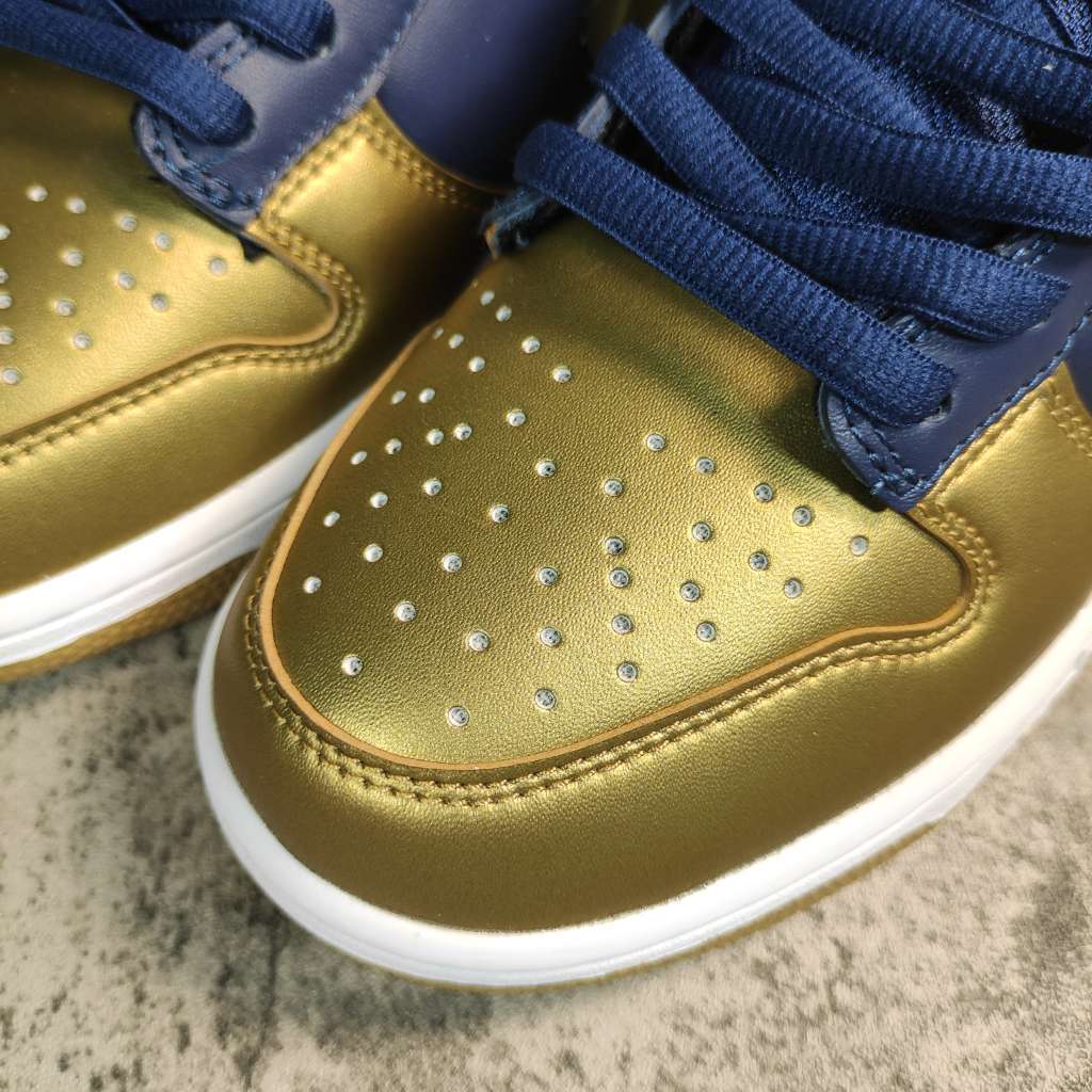 Nike SB Dunk Low Supreme Jewel Swoosh Gold CK3480-700