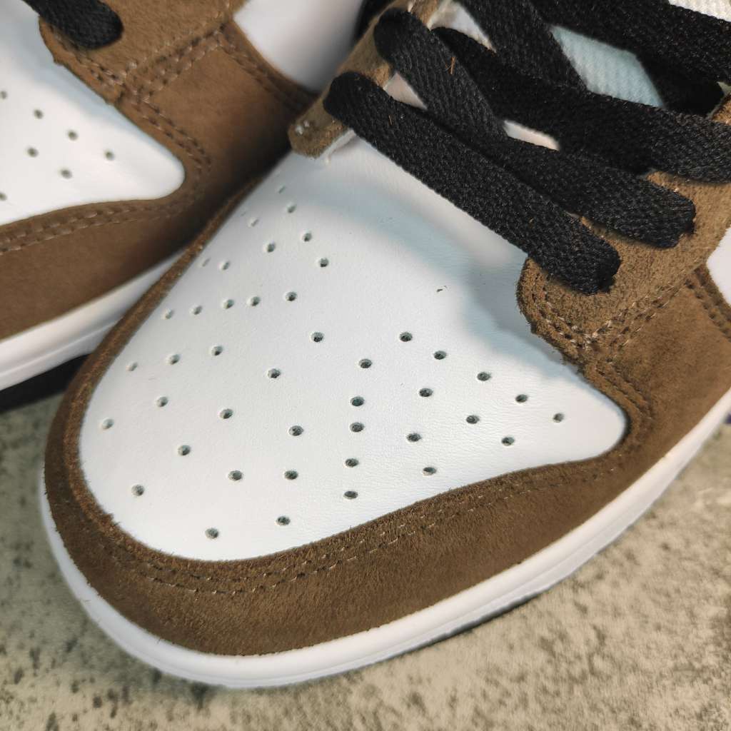 Nike SB Dunk Low White Black Trail End Brown 304292-102