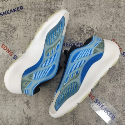 Yeezy 700 V3 Arzareth G54850 01