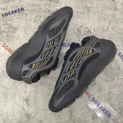 Yeezy 700 V3 Clay Brown GY0189 01