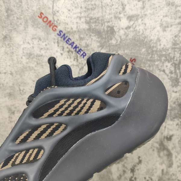 Yeezy 700 V3 Clay Brown GY0189