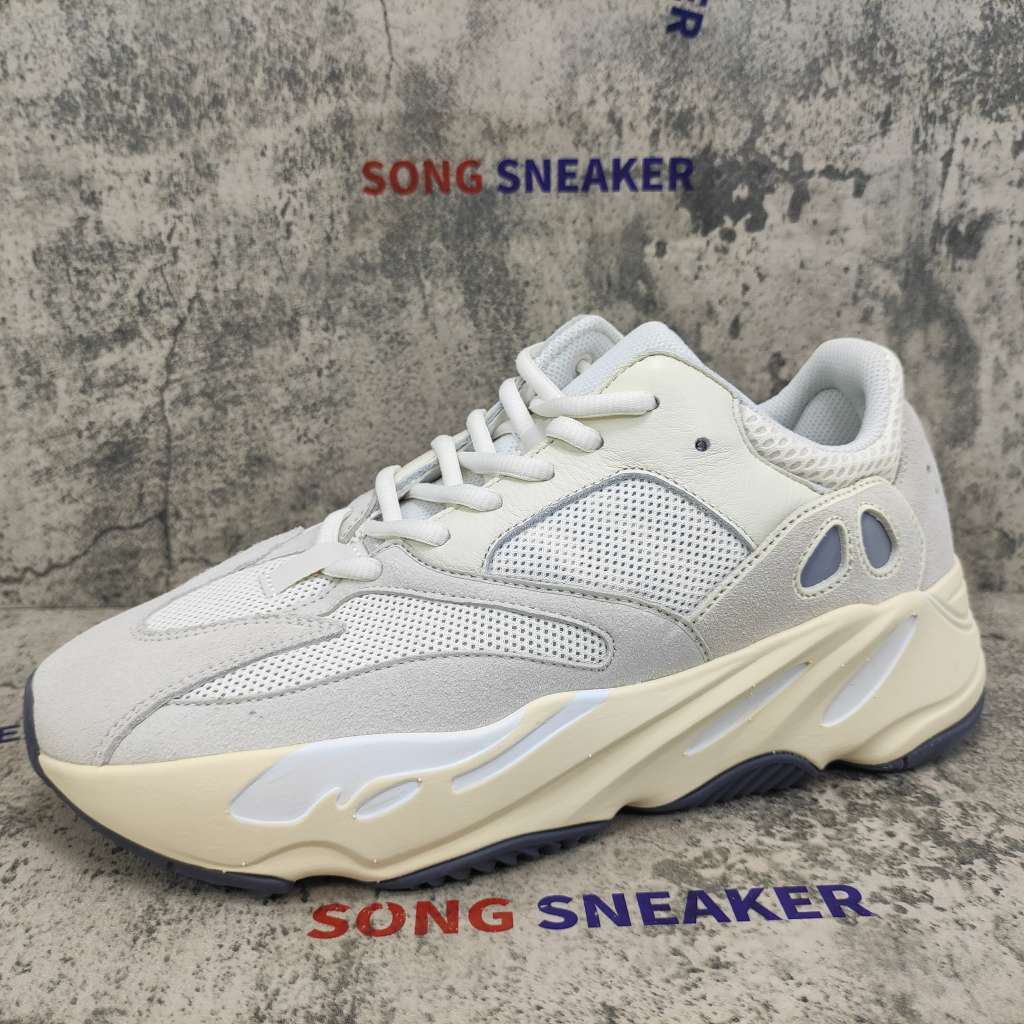 Yeezy Boost 700 Analog EG7596