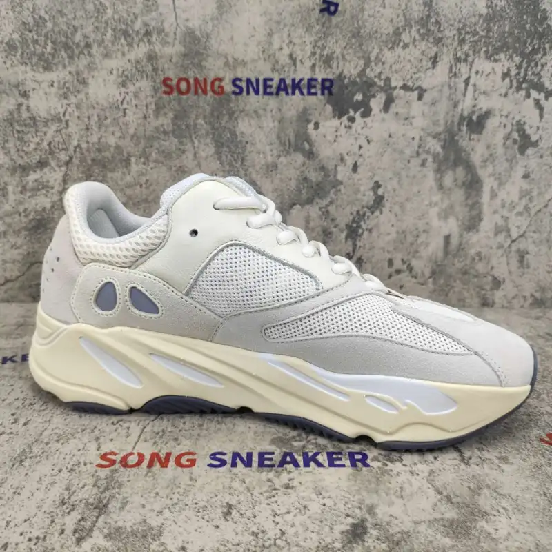 Yeezy Boost 700 Analog EG7596