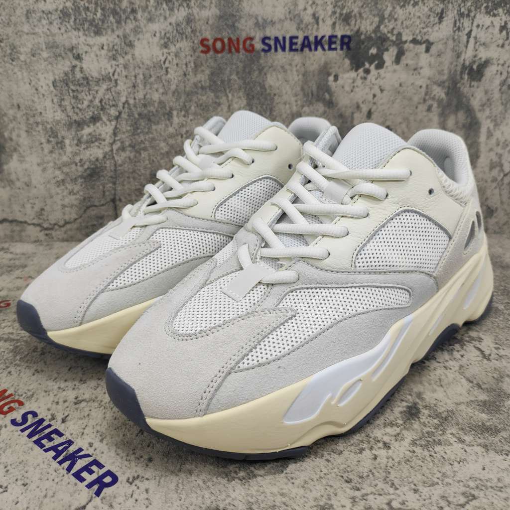 Yeezy Boost 700 Analog EG7596