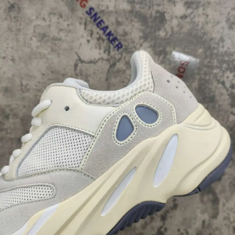 Yeezy Boost 700 Analog EG7596