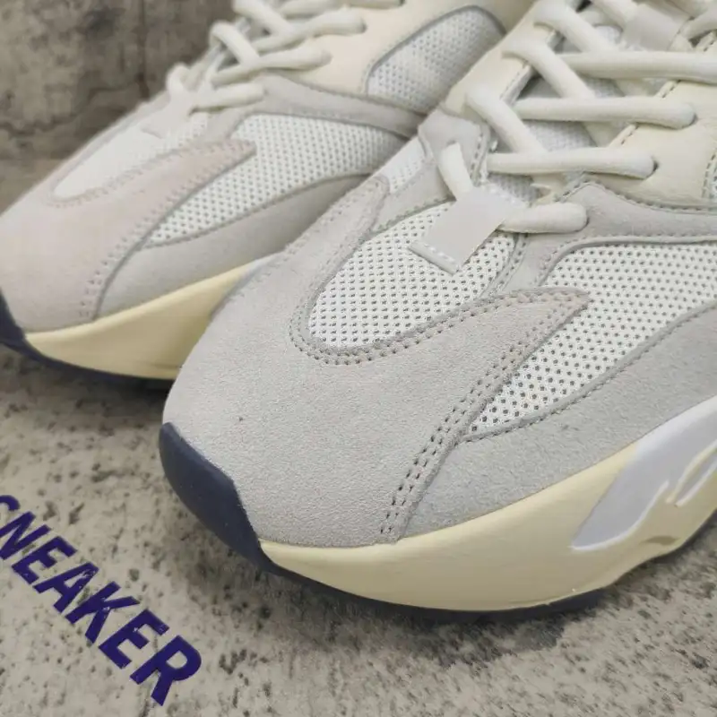 Yeezy Boost 700 Analog EG7596