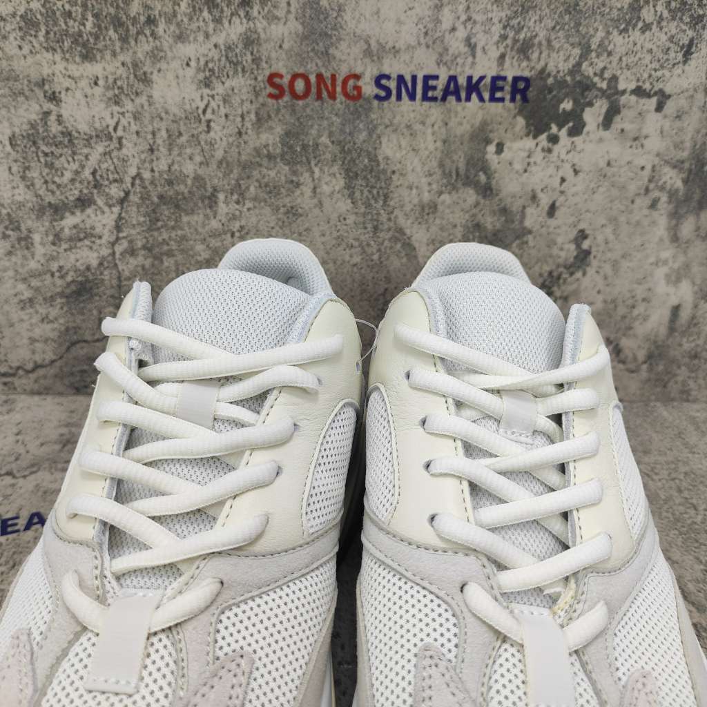 Yeezy Boost 700 Analog EG7596