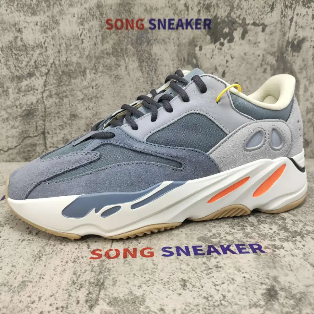 Yeezy Boost 700 Magnet FV9922