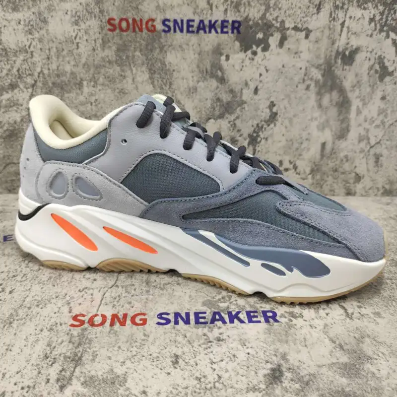 Yeezy Boost 700 Magnet FV9922