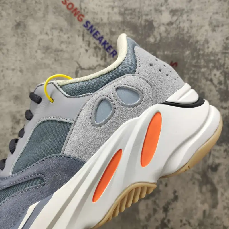 Yeezy Boost 700 Magnet FV9922