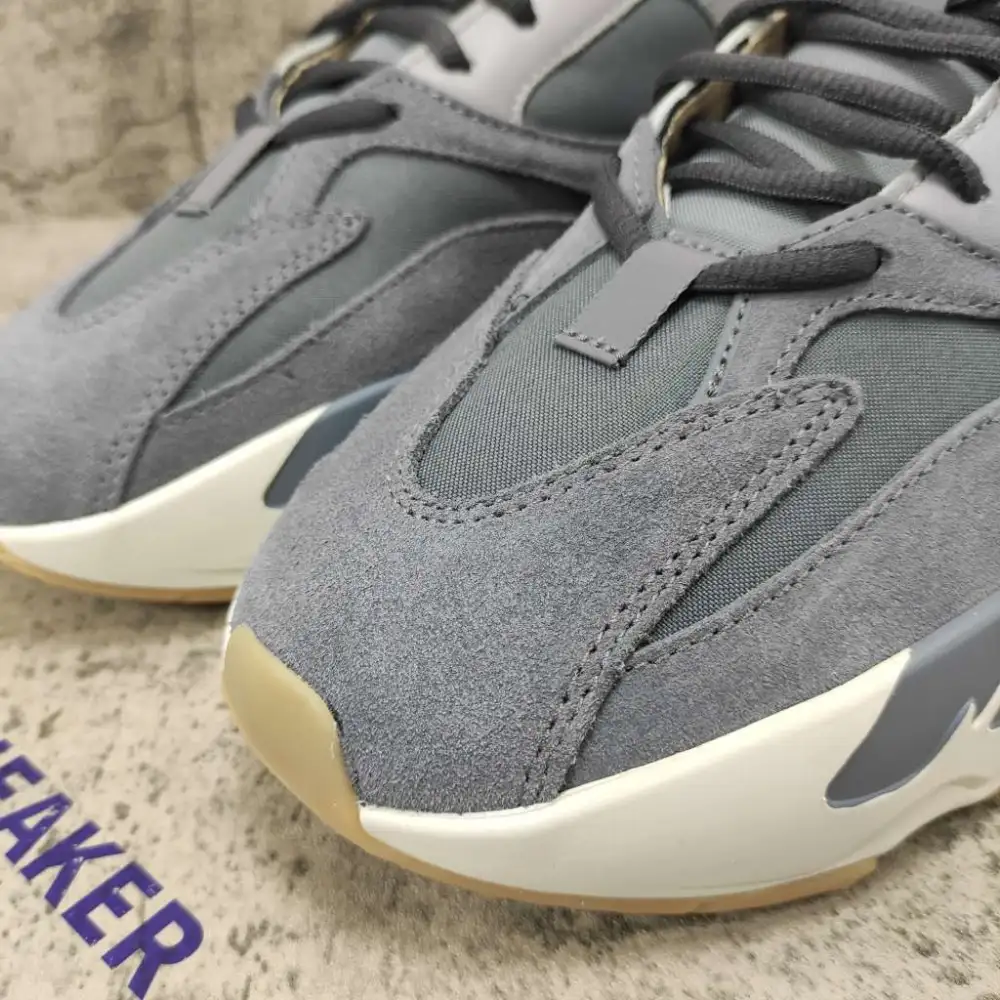 Yeezy Boost 700 Magnet FV9922