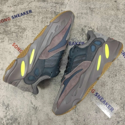 Yeezy Boost 700 Mauve EE9614 01