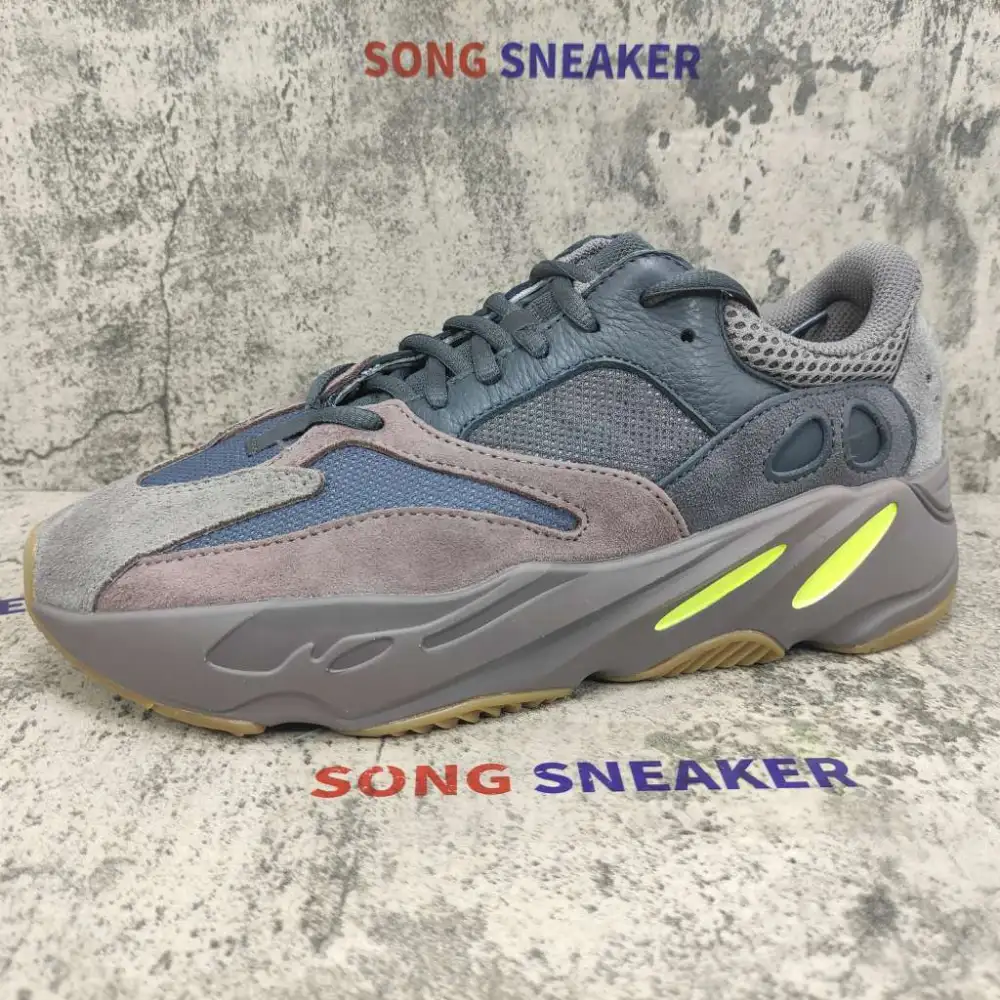 Yeezy Boost 700 Mauve EE9614