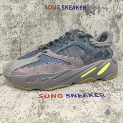 Yeezy Boost 700 Mauve EE9614 02